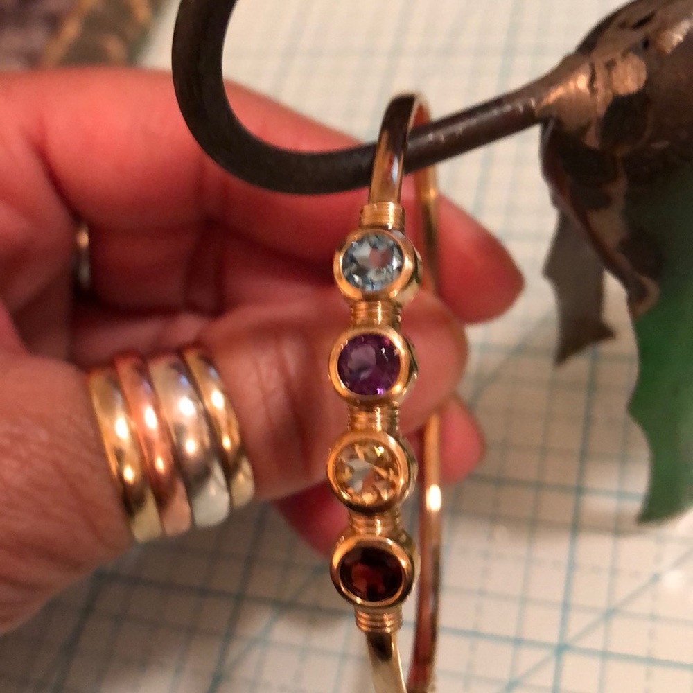 10kt yellow gold multi gemstone bangle✨